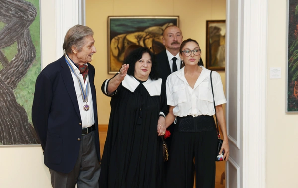 Prezident İlham Əliyev, birinci xanım Mehriban Əliyeva və ailə üzvləri "Mənim Abşeronum: Üstə gəl" adlı retrospektiv sərgi ilə tanış olublar