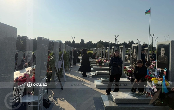 8 Noyabr - Zəfər Günü ilə əlaqədar Hərbi Memorial Məzarlıq ziyarət edilir