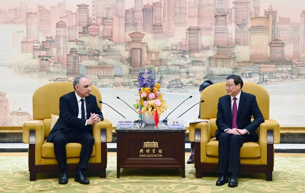 Kamran Əliyev Çinə rəsmi səfərə gedib