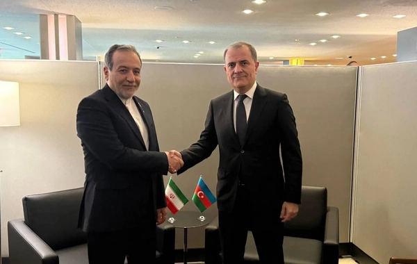 Abbas Əraqçi Ceyhun Bayramovla görüşüb