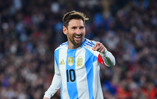 Messi's card from the Panini collection sold for a record amount