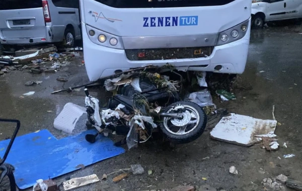 İstanbuldakı leysandan sonra MƏNZƏRƏ - 50-dən çox avtomobil tərsinə çevrildi