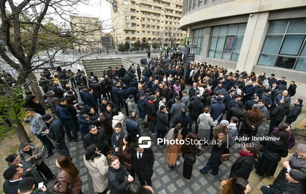 Azərbaycan xalqı Heydər Əliyevin xatirəsini yad edir