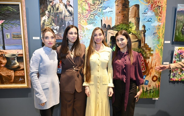 Arzu Əliyeva və Alena Əliyeva "Rənglərdə yaşanan 10 il" mövzusunda keçirilən sərgidə iştirak ediblər