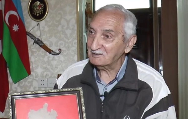 84-летний житель Гянджи хранит боевое знамя Кавказской исламской армии