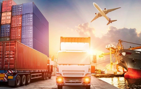 IRU Azərbaycan və Türkiyəyə sərhəddə yük daşımaları üçün yaşıl zolaqlar yaratmağı tövsiyə edir