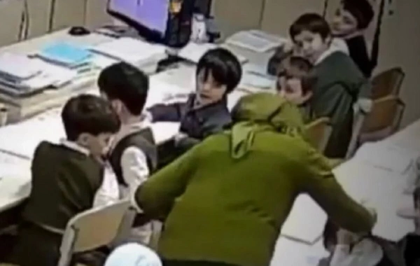 Qroznıda müəllim azyaşlı şagirdi döyüb - GÖRÜNTÜ