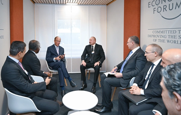 İlham Əliyev Davosda "BlackRock" və "Global Infrastructure Partners"in rəsmiləri ilə görüşüb