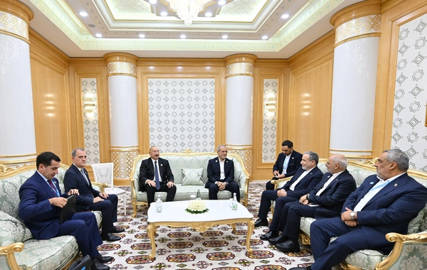 İlham Əliyevin İran Prezidenti ilə görüşü keçirilib
