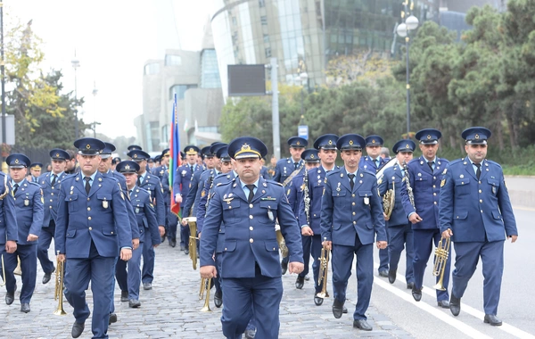 Bakıda hərbiçilərin Zəfər yürüşü BAŞLADI