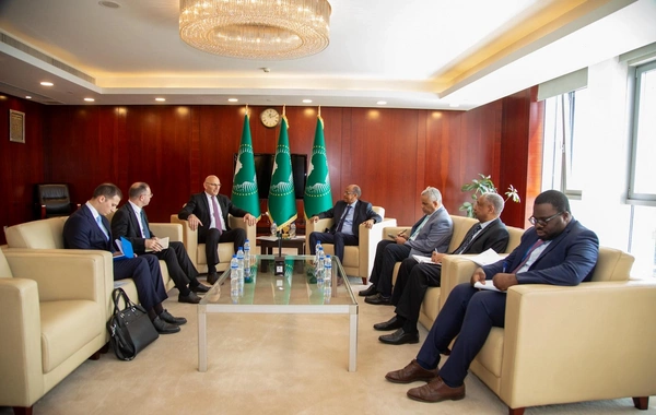 Elçin Əmirbəyov Afrika İttifaqı Komissiyasının sədri Mahmud Əli Yusuf ilə görüşüb