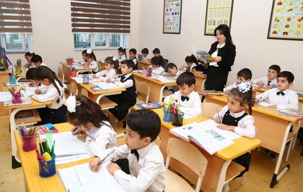 Ekspert: Vahid məktəbli forması şagirdləri bullinq və ayrı-seçkilikdən xilas edir