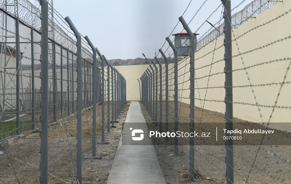 Qətldə təqsirləndirilən və məhkəmə araşdırması aparılan MƏHKUM ÖLDÜ