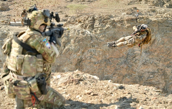 Azərbaycanın və BƏƏ prezidentləri Əbu-Dabidə "Sülh Qalxanı – 2026" birgə əməliyyat-taktiki təlimini izləyiblər