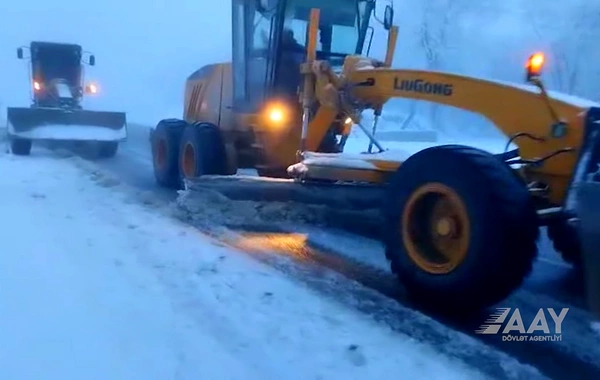 AAYDA: Gecə və səhər yollar qardan və buzdan təmizlənib