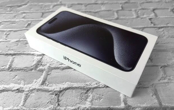İphone 15 aldı, görün qutudan nə çıxdı