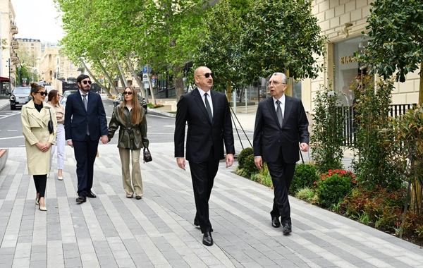 Prezident İlham Əliyev Bakının İslam Səfərli küçəsinin yenidənqurmadan sonra açılışında iştirak edib