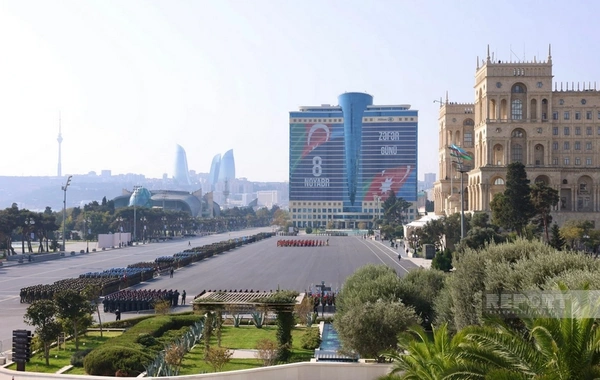 Hərbi paradda bir sıra ölkələrin ordu rəhbərliyi iştirak edib