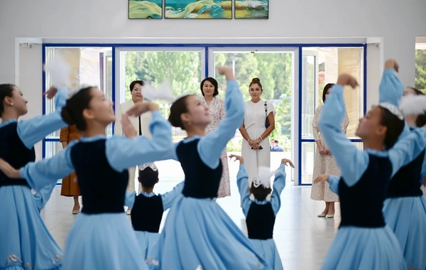 Birinci xanım Mehriban Əliyeva Çolpon-Atada "Altın-Balalık" sağlamlıq və reabilitasiya mərkəzi ilə tanış olub