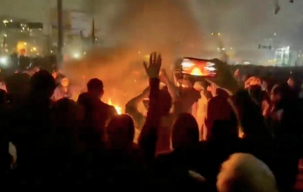 Lorestanda 100-dən çox etirazçı saxlanılıb