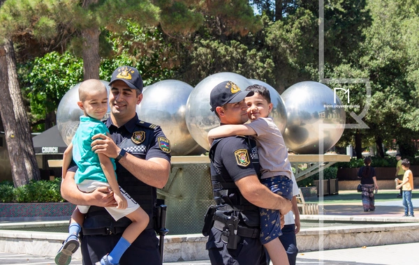 Polis Günündə də post başında – Bakının küçələrindən diqqətçəkən FOTOLAR