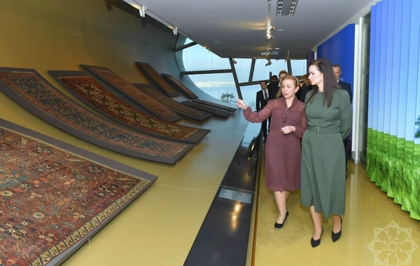 Litvanın Baş naziri Milli Xalça Muzeyini ziyarət edib