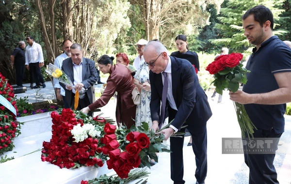 Elçinin anım mərasimində qəbirüstü abidəsinin açılışı olub