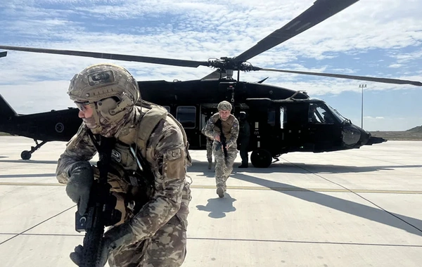 Azərbaycan desantları beynəlxalq təlimdə şərti terrorçunu zərərsizləşdirib və qrup rəhbərini ələ keçirib