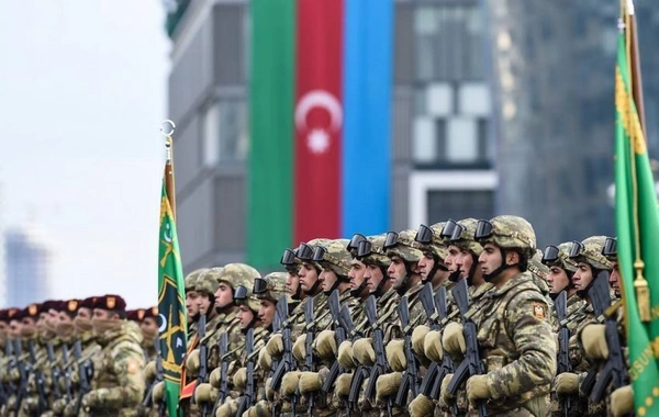 Hərbçilərin əməkhaqları artırılır