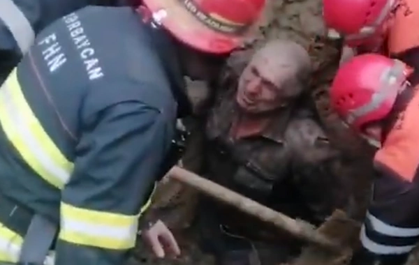 Qobustanda iki nəfər torpaq altında qalıb