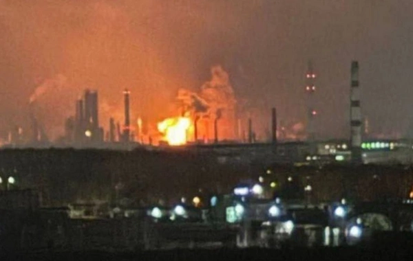 Ukrayna Silahlı Qüvvələrinin Baş Qərargahı Rusiyanın neft emalı zavodunun vurulduğunu təsdiqləyib