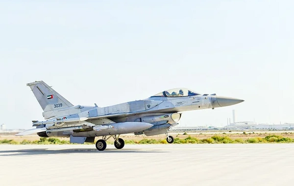 Azərbaycan və BƏƏ pilotlarından havada döyüş manevrləri