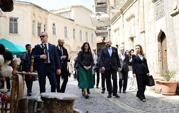 Litvanın Baş naziri İnqa Ruqiniene İçərişəhərlə tanış olub