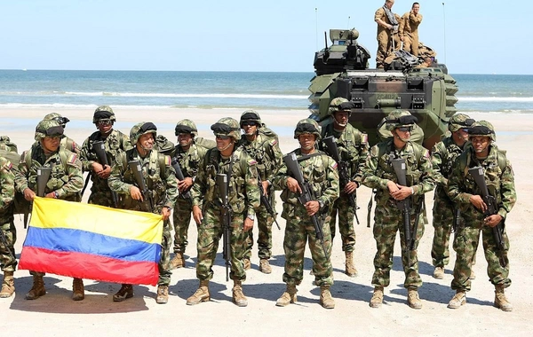 Kolumbiya Venesuela ilə sərhədə ordu yığır