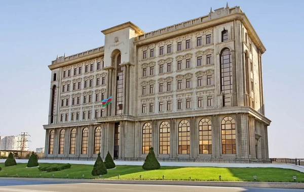 Şəhidlər xiyabanında qeyri-etik videolar çəkən əcnəbilər Azərbaycandan deportasiya edilib