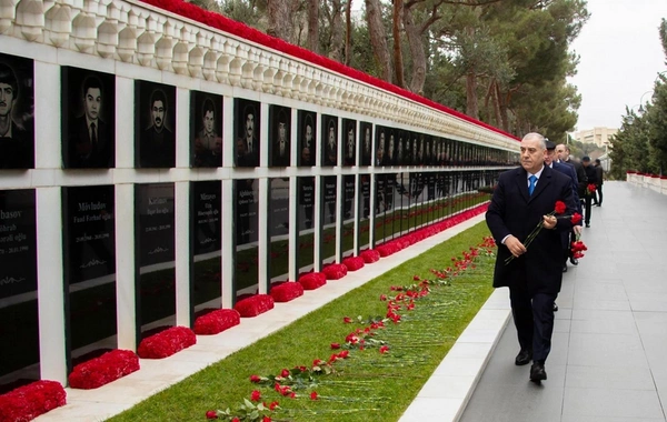 DTX-nin əməkdaşları Şəhidlər xiyabanını ziyarət ediblər