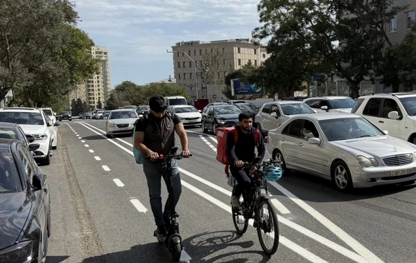 Bakının Əbdürrəhim bəy Haqverdiyev küçəsində mikromobillik zolağı təşkil edilir