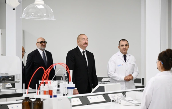 İlham Əliyev Pirallahı Sənaye Parkında dərman istehsalı müəssisəsinin açılışında iştirak edib