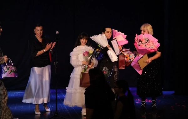 Şuşa Dövlət Musiqili Dram Teatrında inkluziv bir qizin mono tamaşası