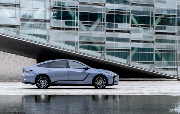 Yeni Lexus ES. zəriflik və innovasiyanın yeni nəsli