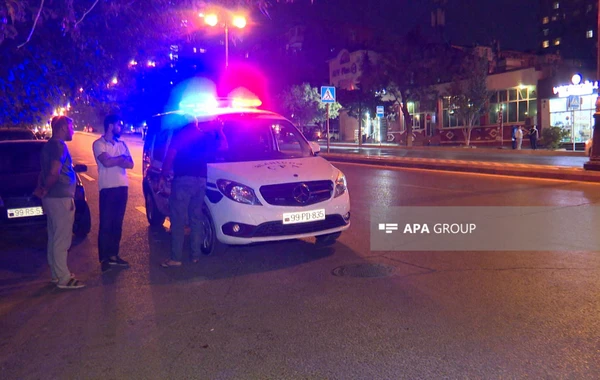 Bakıda moped "Prius"a çırpıldı, xəsarət alanlar var