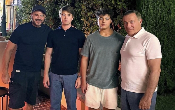 Emin atası ilə özünü təbrik etdi