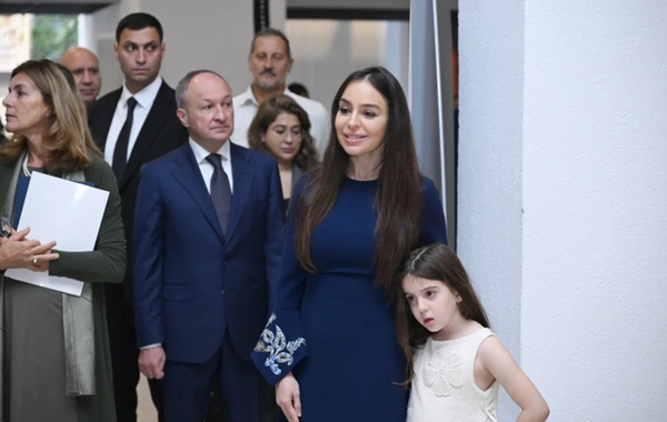 Leyla Əliyeva Müqəddəs Taxt-Tacda Azərbaycan xalçaları sərgisinin açılışında iştirak edib