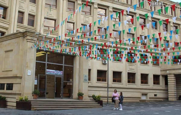 Məktəbin ilk günündən FOTOLAR