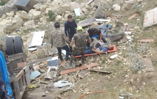 In Guba, a film crew's vehicle fell into a ravine: there is one dead and several injured