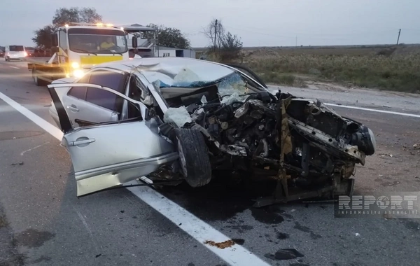 Kürdəmirdə Mercedes KamAZa çırpılıb, yaralılar var