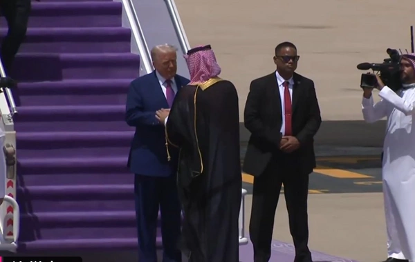 Tramp ilk böyük xarici səfərinə başladı – Səudiyyə Ərəbistanına getdi