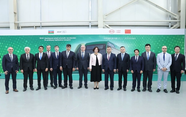 Sumqayıt Sənaye Parkında istehsal olunan ilk elektrik avtobusu "BakuBus"a təqdim olunub