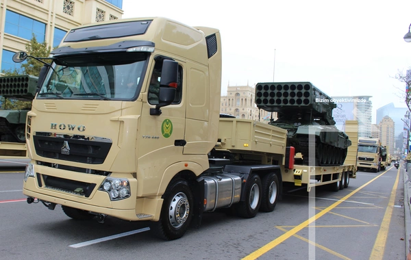 В Баку прошел марш военнослужащих в честь Дня Победы