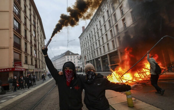 Hundreds of people detained in France during mass protests